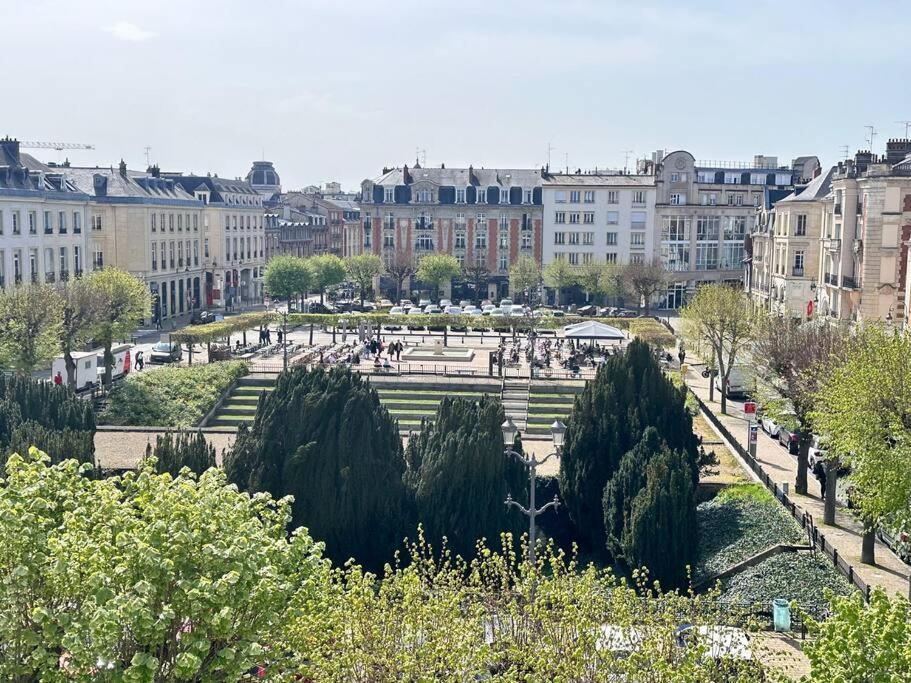 Forum Champagne Grand T2 Climatise Vue Cathedrale Reims Exteriör bild